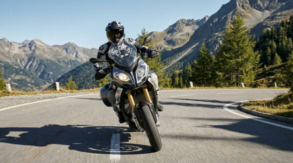 image_Pippit_202601071330(1) Blouson Gomax-BMW-S1000XR01