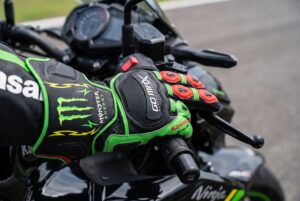Gants Racing GM-KAWG01MONS